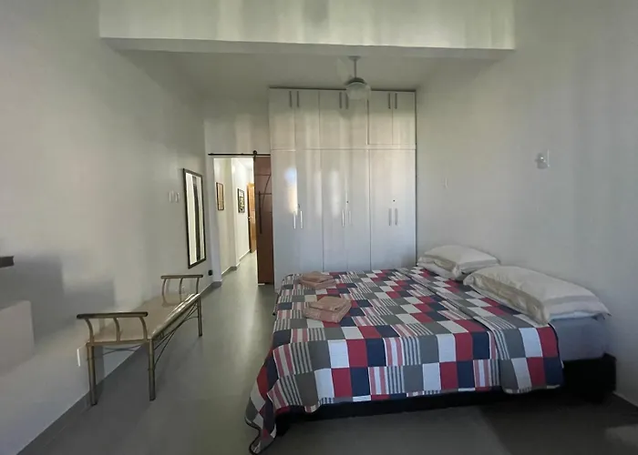 Confortável apto cama queen e sofá cama - COPACABANA
